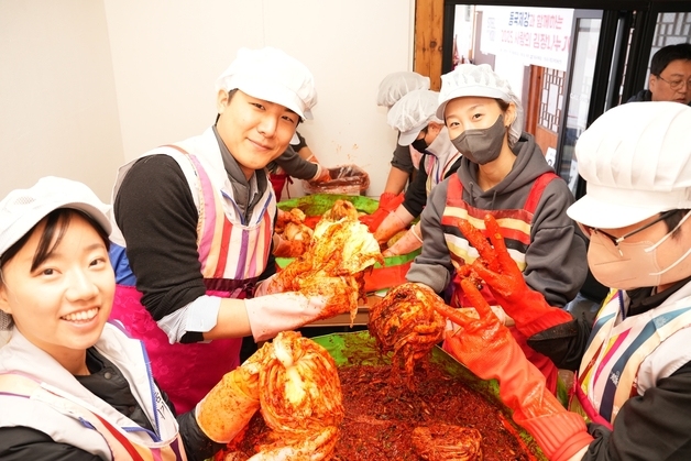 동국제강, '사랑의 김장 나누기'…지역 아동센터에 김장 800㎏ 전달