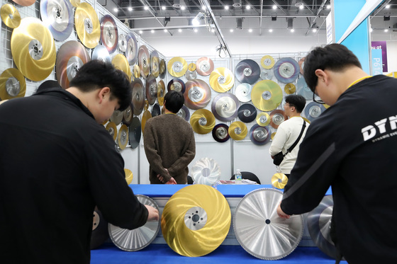 원형톱날 한자리에