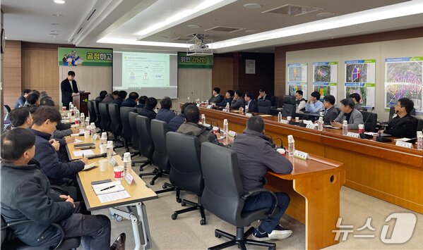 본문 이미지 - 한국토지주택공사&#40;LH&#41; 대전충남지역본부는 18일 하도급사와 수평적 상생·협력 관계 유지 및 공정하고 투명한 하도급 문화 정착을 위한 주택건설 분야 간담회를 개최했다. &#40;LH 대전충남지역본부 제공. 재판매 및 DB금지&#41; 2025.11.18/뉴스1