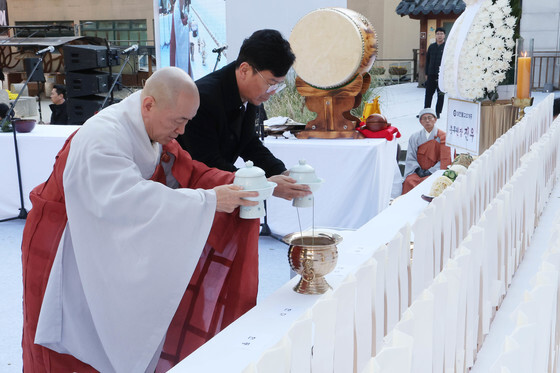 산재사망 희생자 추모 위령재 참석한 김영훈 장관