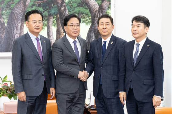 '모이긴 했지만'