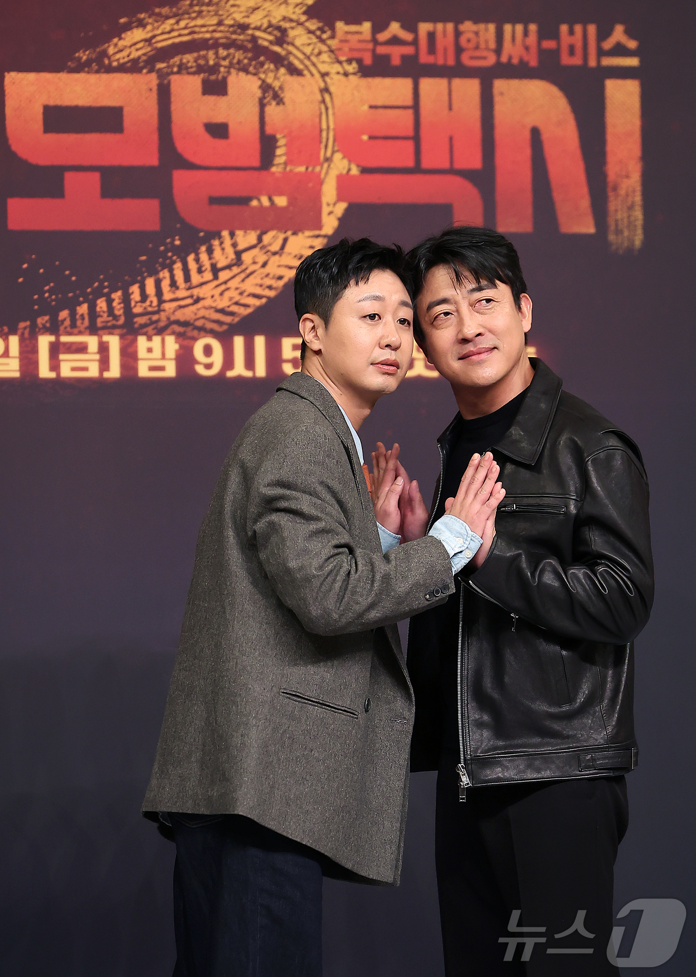 (서울=뉴스1) 김진환 기자 = 배우 배유람과 장혁진이 18일 오후 서울 양천구 목동 SBS에서 열린 SBS ‘모범택시 시즌3’ 제작발표회에 참석해 포즈를 취하고 있다.오는 21일 …