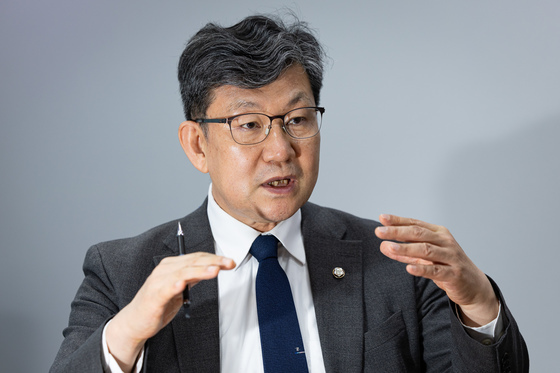 與 김남근 "민주당, 세금으로 집값 안잡아…조세 형평성 차원"