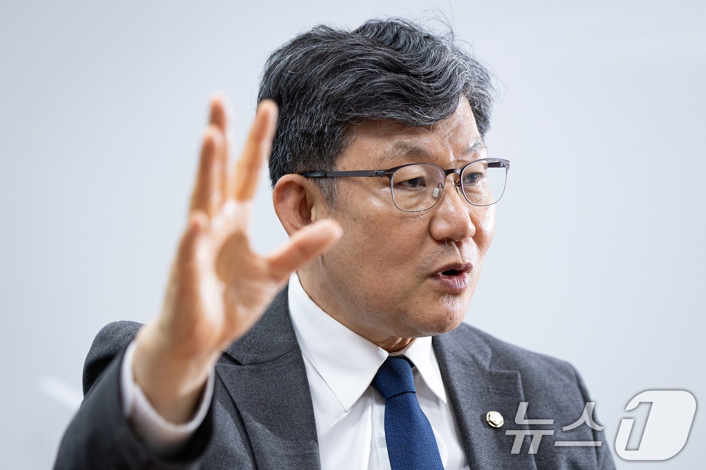 본문 이미지 - 김남근 더불어민주당 의원이 18일 서울 여의도 국회 의원회관에서 뉴스1과 인터뷰하고 있다. ⓒ News1 유승관 기자