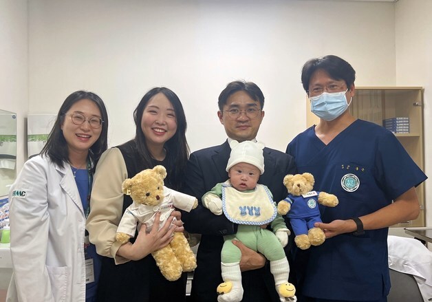 태반조기박리에 급성 간부전 겪은 '초응급 산모' 24일 만에 아기 만났다