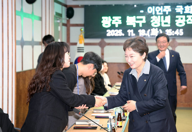 광주 찾은 이언주, 청년 공직자  만나 지역정착 해법 모색