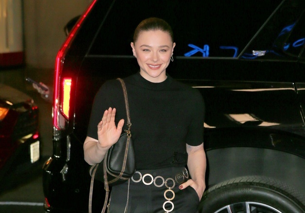 '美 국민 여동생' 클로이 모레츠, 동성 연인과 결혼 후 물오른 미모 [N해외연예]