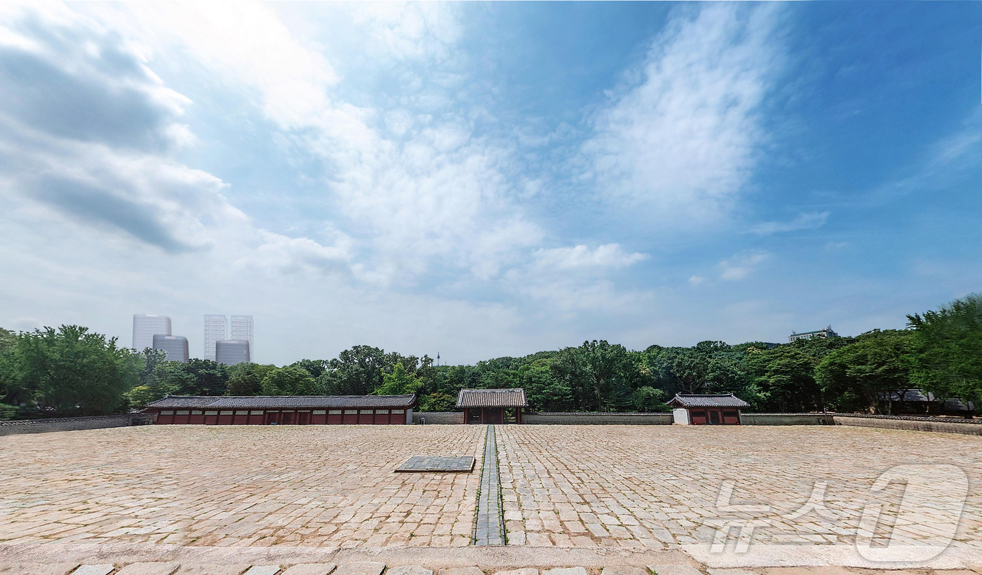 (서울=뉴스1) = 오세훈 서울시장이 18일 서울시의회에서 열린 제333회 정례회 시정질문에서 김규남 국민의힘 시의원의 서울 종로구 종묘 앞 세운4구역 재개발 논란 질의에 "시뮬레 …