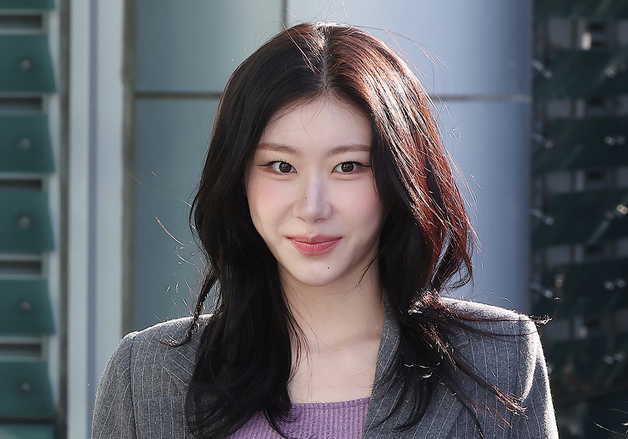 있지 채령, 발랄 꽃미소