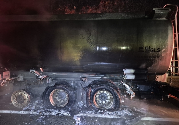 당진대전고속도 탱크로리서 불, 35분 만에 진화…통행 재개(종합)