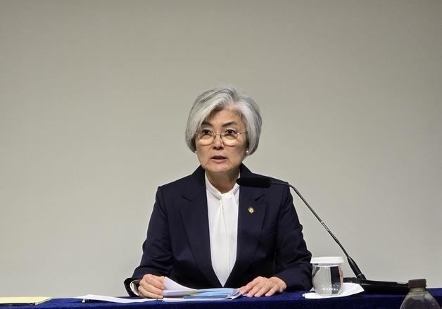 [포토]한국 특파원단 간담회에서 모두 발언하는 강경화 주미대사