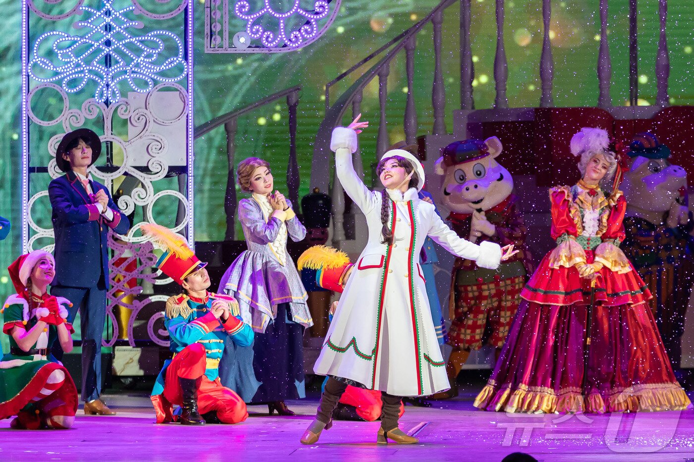 본문 이미지 - 마법 성냥과 꿈꾸는 밤 공연&#40;롯데월드 제공&#41; 