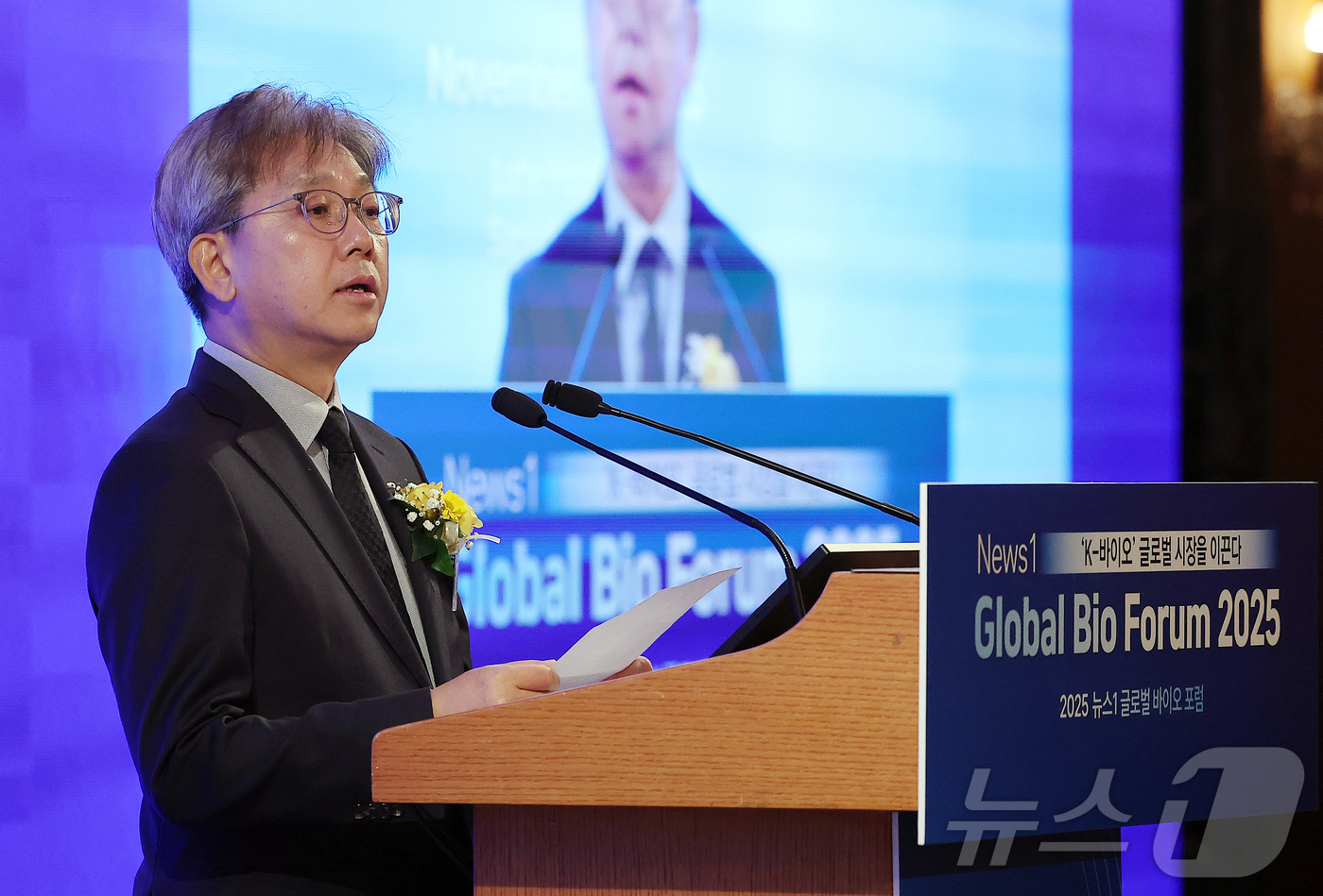 (서울=뉴스1) 김진환 기자 = 이영섭 뉴스1 대표이사가 19일 오전 서울 중구 소공동 롯데호텔 사파이어볼룸에서 ‘K-바이오 글로벌 시장을 이끈다’를 주제로 열린 '뉴스1 글로벌바 …