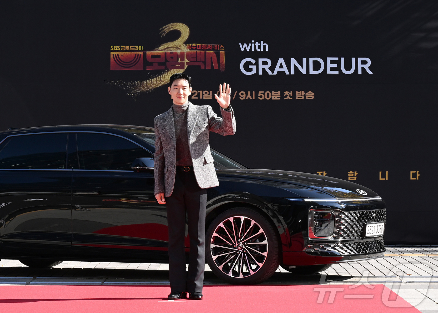 (서울=뉴스1) = 현대자동차는 플래그십 모델 그랜저가 하반기 최대 기대작인 드라마 ‘모범택시 3’를 통해 시청자들과 만난다고 19일 밝혔다. 사진은 18일 SBS 목동 사옥에서 …