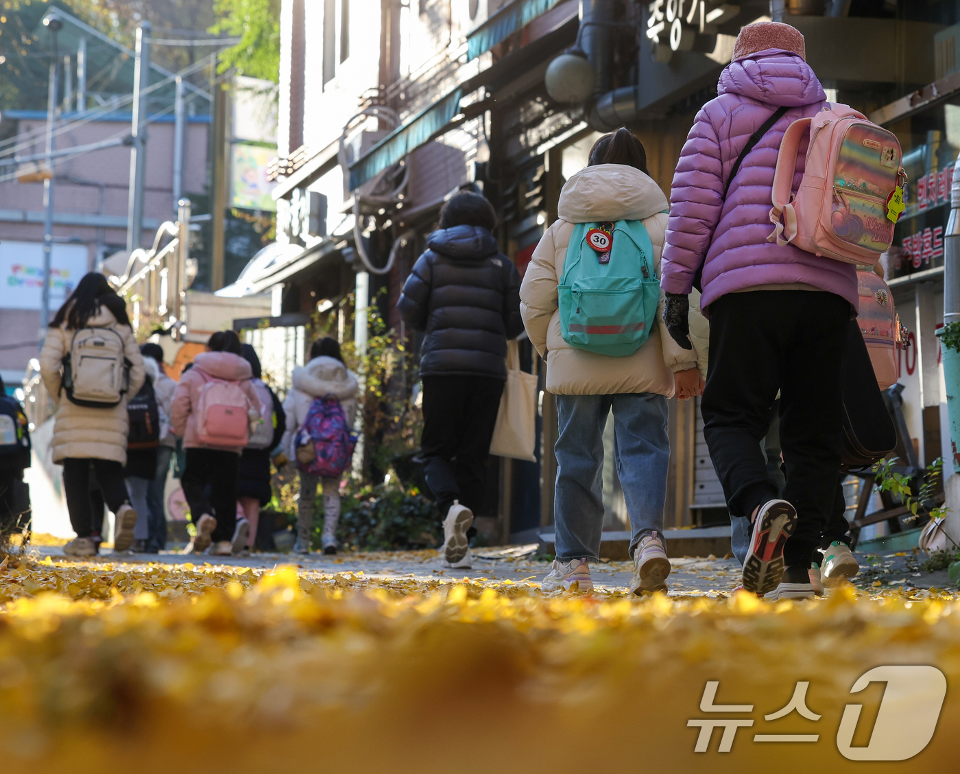 (서울=뉴스1) 안은나 기자 = 학교에서 급식·돌봄 업무에 종사하는 비정규직 노동자들이 오는 20일 총파업을 예고하면서 일부 학생에 대한 빵·우유 대체식이 불가피해졌다.이번 파업은 …