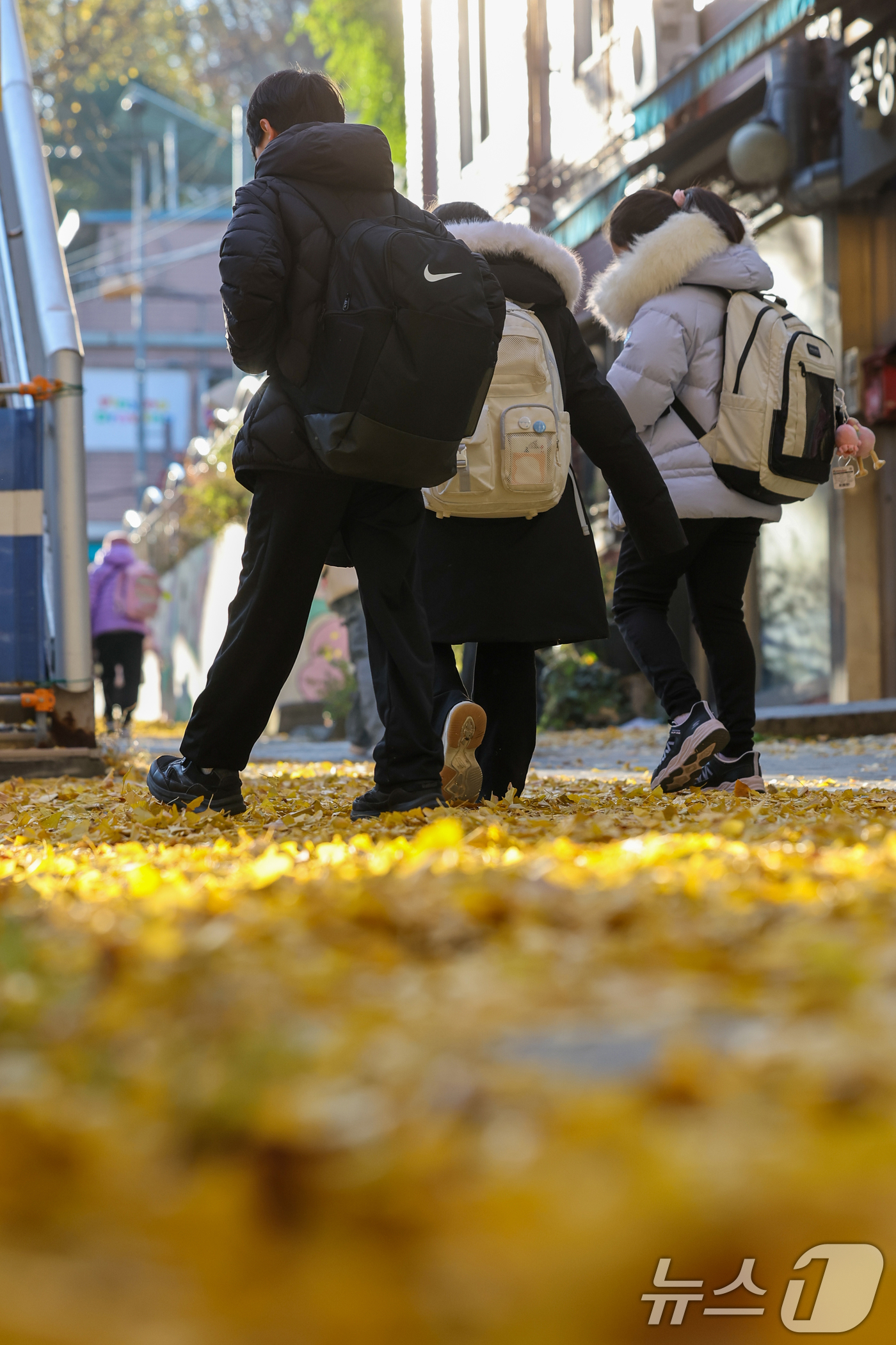 (서울=뉴스1) 안은나 기자 = 학교에서 급식·돌봄 업무에 종사하는 비정규직 노동자들이 오는 20일 총파업을 예고하면서 일부 학생에 대한 빵·우유 대체식이 불가피해졌다.이번 파업은 …