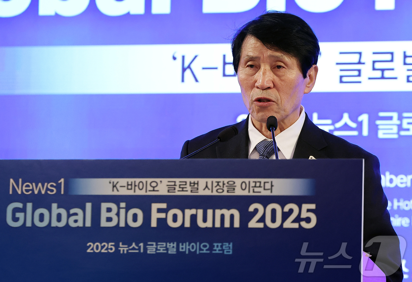 (서울=뉴스1) 김진환 기자 = 이학영 국회부의장이 19일 오전 서울 중구 소공동 롯데호텔 사파이어볼룸에서 ‘K-바이오 글로벌 시장을 이끈다’를 주제로 열린 '뉴스1 글로벌바이오포 …