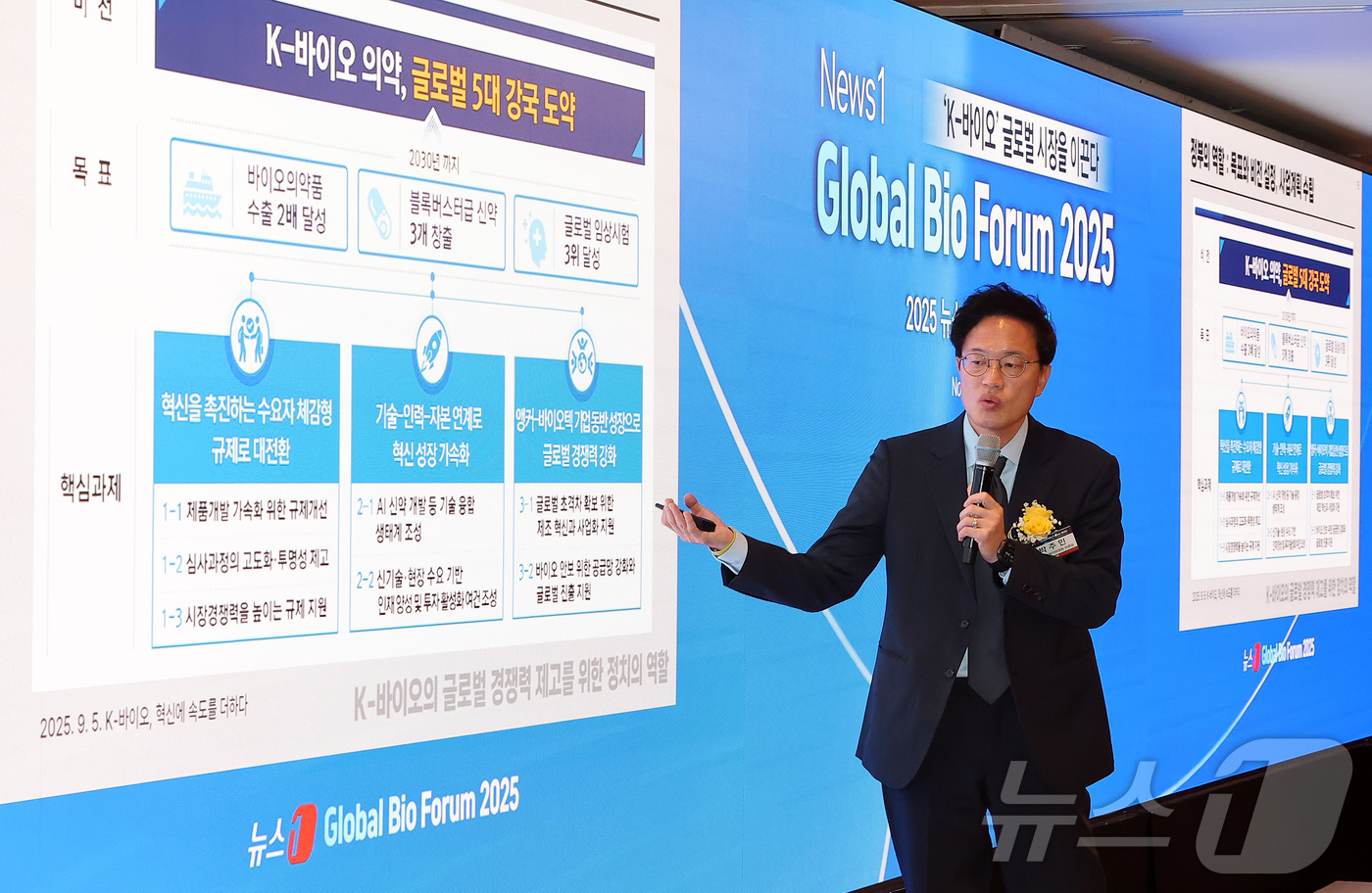 (서울=뉴스1) 김진환 기자 = 박주민 더불어민주당 의원(국회보건복지위원장)이 19일 오전 서울 중구 소공동 롯데호텔 사파이어볼룸에서 '뉴스1 글로벌바이오포럼(GBF) 2025’에 …