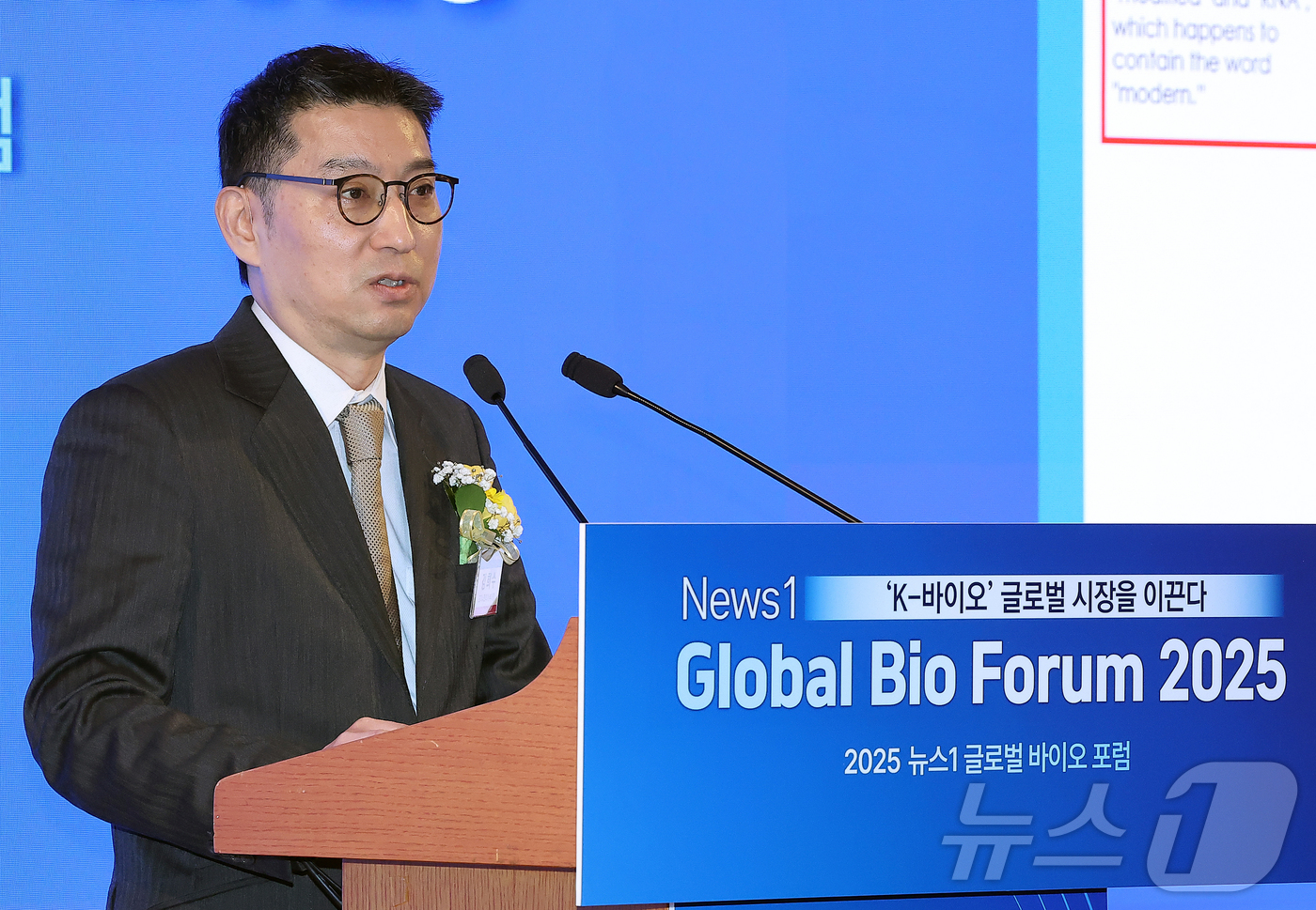 (서울=뉴스1) 김진환 기자 = 김희수 모더나코리아 부사장이 19일 오전 서울 중구 소공동 롯데호텔 사파이어볼룸에서 '뉴스1 글로벌바이오포럼(GBF) 2025’에 참석해 'AI로 …