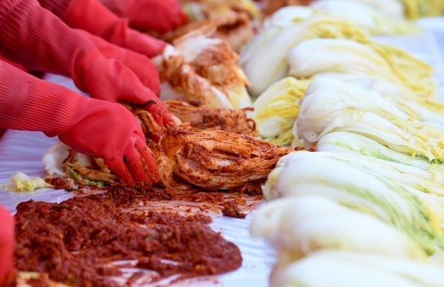 "냉장고 꽉 찼는데, 해마다 김치 보내는 시댁…갖다버리고 싶다" 하소연