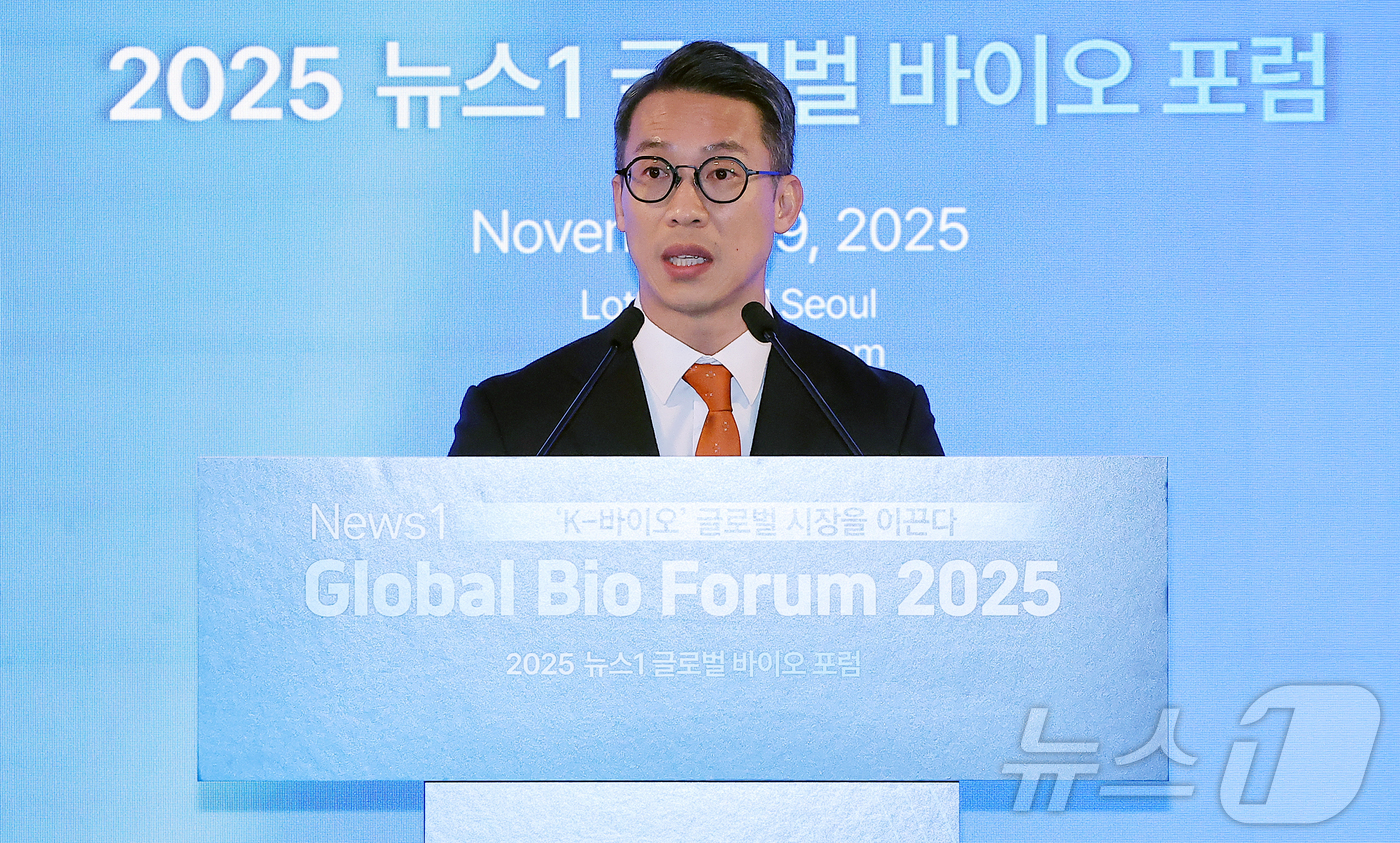(서울=뉴스1) 김진환 기자 = 윤준수 대웅제약 나보타 사업본부장이 19일 오전 서울 중구 소공동 롯데호텔 사파이어볼룸에서 '뉴스1 글로벌바이오포럼(GBF) 2025’에 참석해 ' …