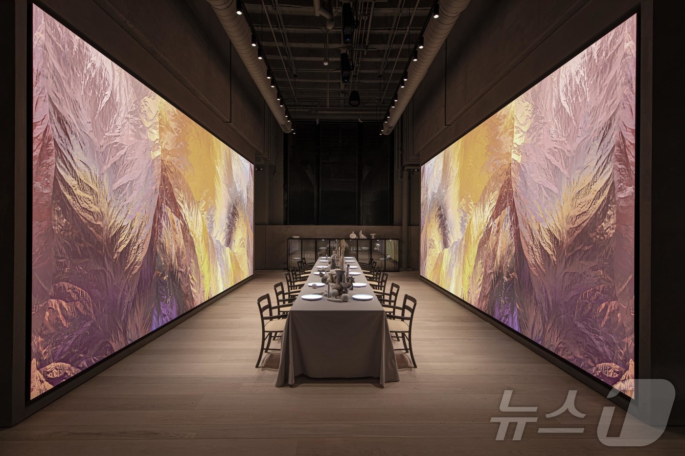 (서울=뉴스1) = LG전자의 초프리미엄 빌트인 가전 브랜드 ‘SKS’가 미국 시카고에 위치한 '더 마트'에 새로운 쇼룸을 열고 글로벌 고객과의 접점을 확대한다고 19일 밝혔다. …