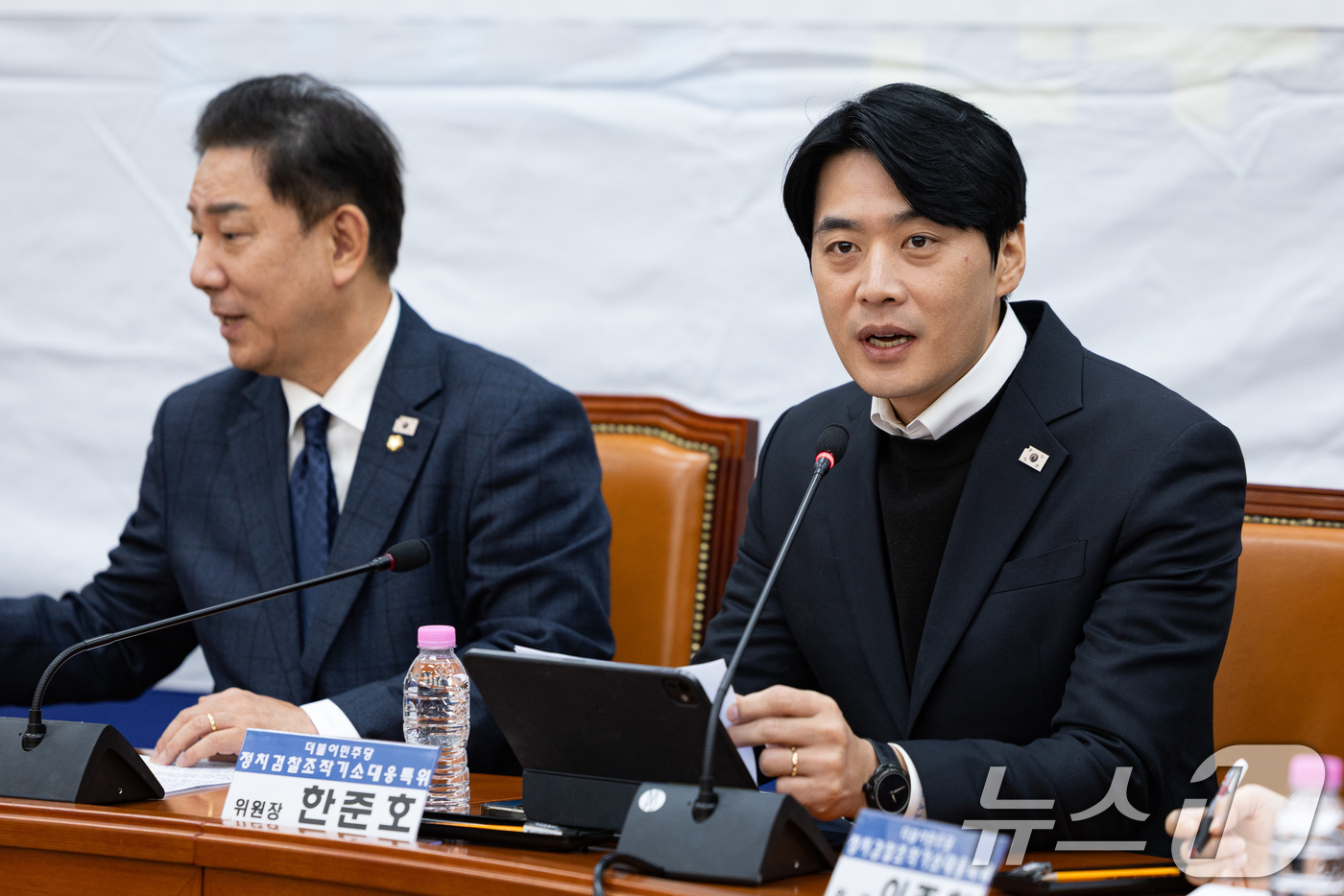 (서울=뉴스1) 유승관 기자 = 한준호 더불어민주당 정치검찰 조작기소대응 특별위원장이 19일 서울 여의도 국회에서 열린 정치검찰 조작기소대응 특별위원회 전체회의에서 모두 발언을 하 …