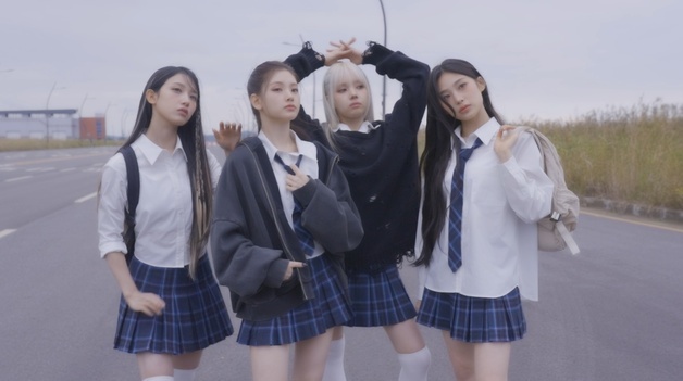 '싸이가 키운' 베이비돈크라이, 이번엔 하이틴 감성…스펙트럼 확장