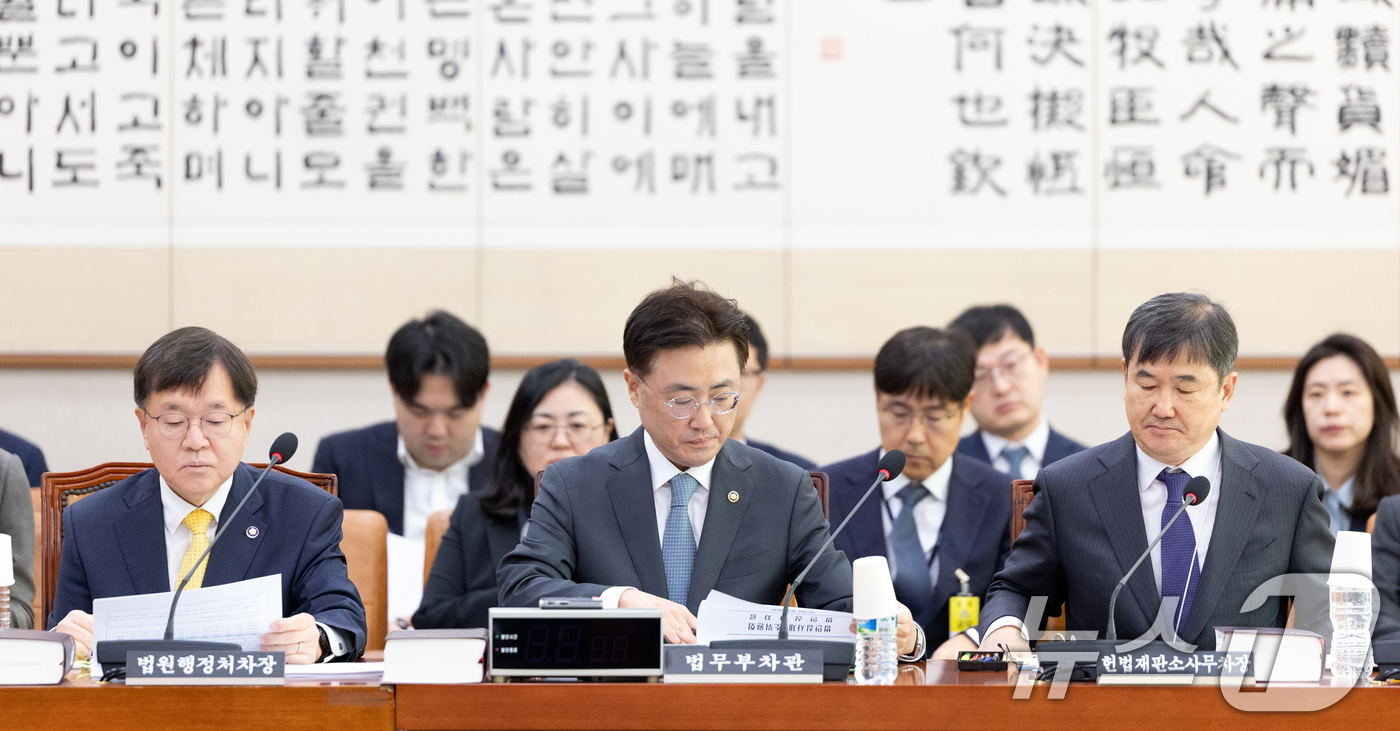 (서울=뉴스1) 이승배 기자 = 이진수 법무부 차관이 19일 서울 여의도 국회에서 열린 제429회국회(정기회) 법제사법위원회 제5차 법안심사제1소위원회에 출석해 있다. 2025.1 …