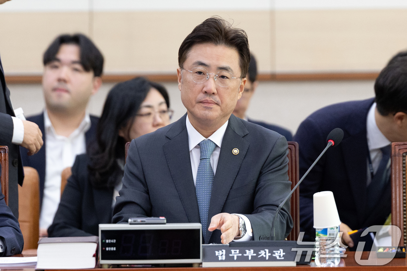 (서울=뉴스1) 이승배 기자 = 이진수 법무부 차관이 19일 서울 여의도 국회에서 열린 제429회국회(정기회) 법제사법위원회 제5차 법안심사제1소위원회에 출석해 있다. 2025.1 …