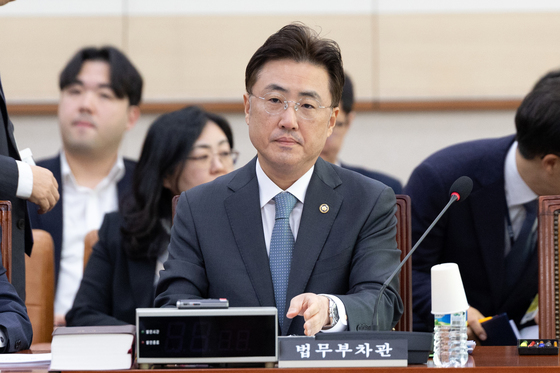 법안심사 제1소위원회 출석한 이진수 법무부 차관