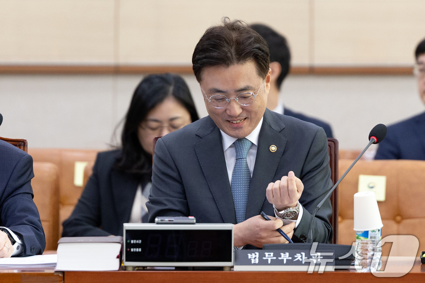 (서울=뉴스1) 이승배 기자 = 이진수 법무부 차관이 19일 서울 여의도 국회에서 열린 제429회국회(정기회) 법제사법위원회 제5차 법안심사제1소위원회에 출석해 있다. 2025.1 …