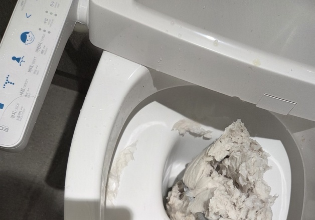 경찰, 공항 파업 중 '막힌 변기' 의혹 노동자 3명 수사