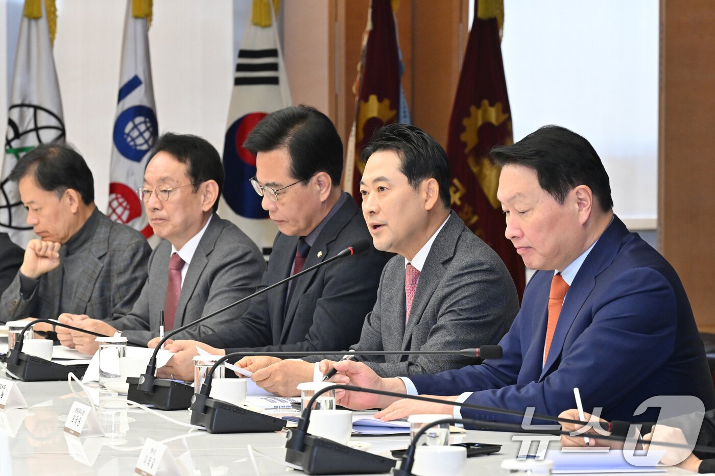 본문 이미지 - 장동혁 국민의힘 대표가 19일 서울 중구 대한상의에서 열린 정책 간담회에서 모두발언을 하고 있다. (공동취재) 2025.11.19/뉴스1 ⓒ News1 박지혜 기자