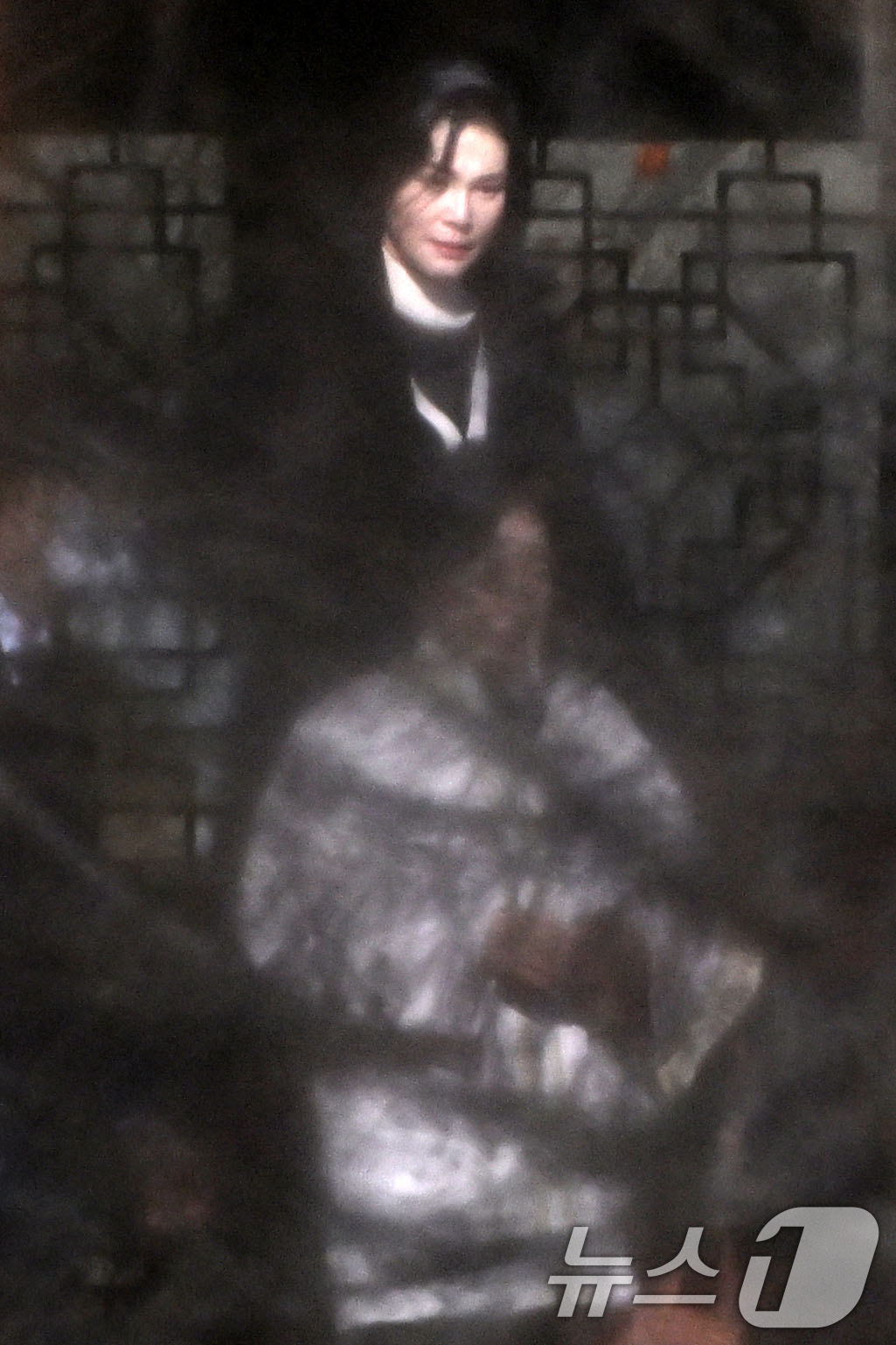 (용인=뉴스1) 김영운 기자 = 이서현 삼성물산 사장과 홍라희 삼성미술관 리움 명예관장이 19일 오전 경기도 용인시 호암미술관 인근 선영에서 열린 호암 이병철 삼성 창업회장의 38 …