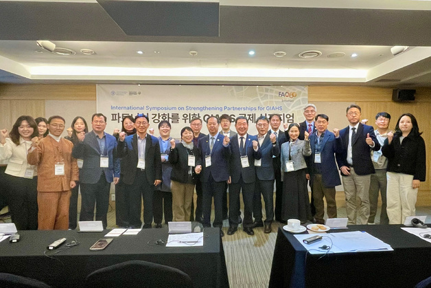 광양시 "'섬진강 재첩잡이 손틀어업' 보전 위해 국제사회와 협력"