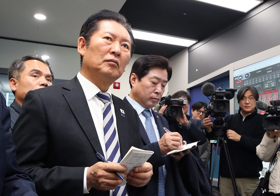 민주, 논란의 '당원 1인1표' 여론조사 시작…반대표 인증도