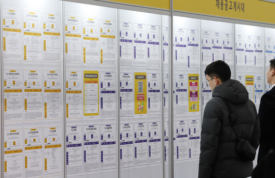 한산한 군 장교 모집 부스