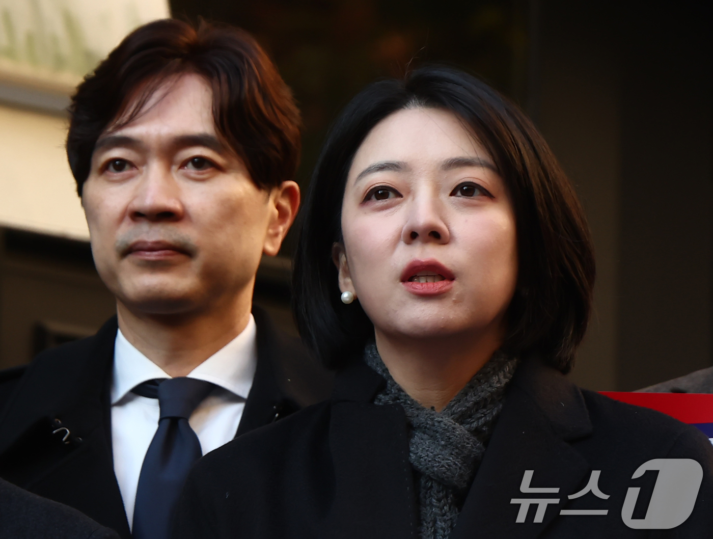 (서울=뉴스1) 김민지 기자 = 배현진 국민의힘 의원이 19일 오전 대장동 개발사업 특혜 의혹 사건에서 실형을 선고 받은 남욱 변호사가 추징보전 해제를 요구한 서울 강남구 청담동의 …