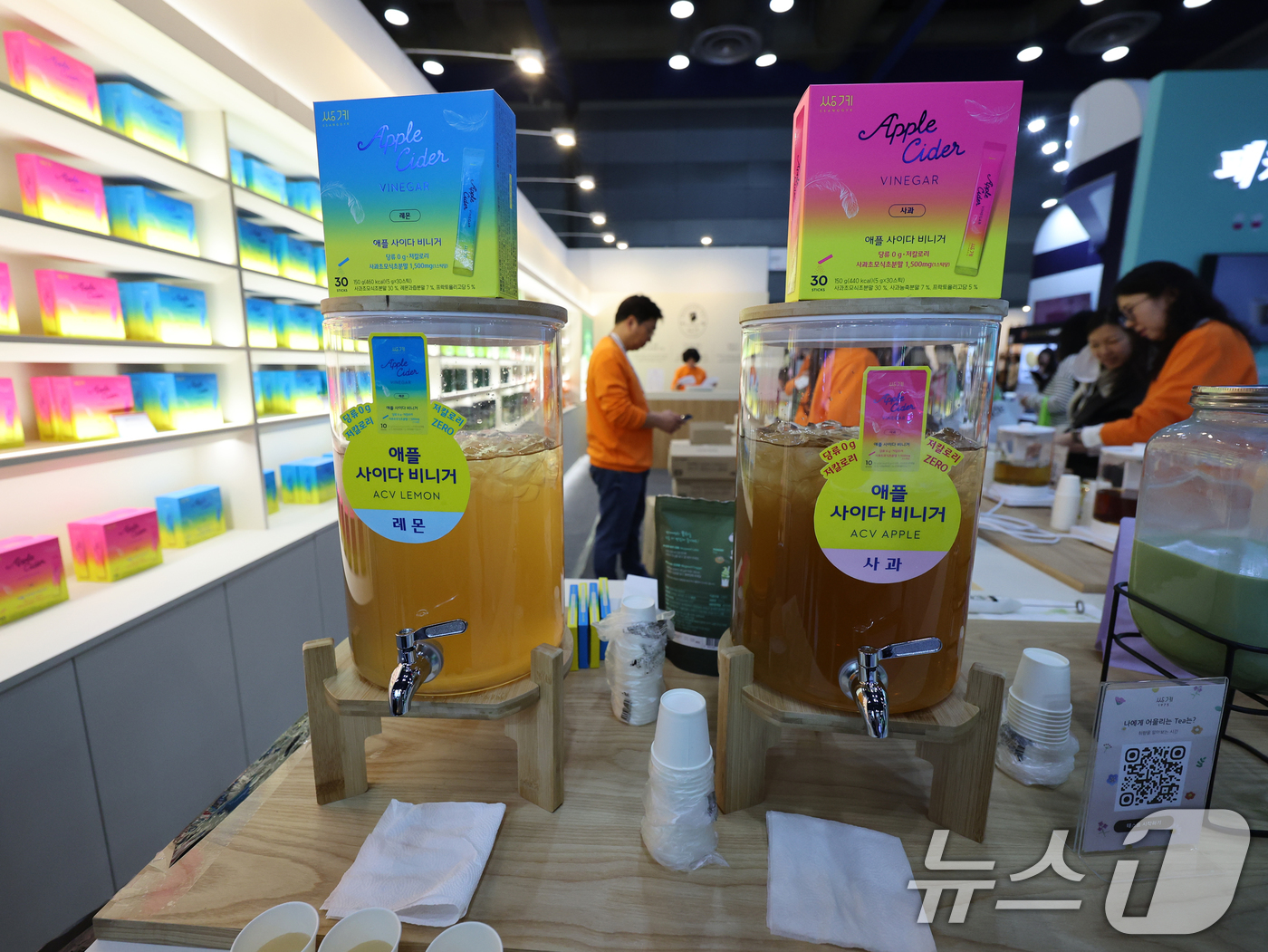 (서울=뉴스1) 황기선 기자 = 19일 서울 강남구 코엑스에서 열린 '2025 서울카페쇼'에서 관람객들이 전시 부스를 둘러보고 있다. 2025.11.19/뉴스1