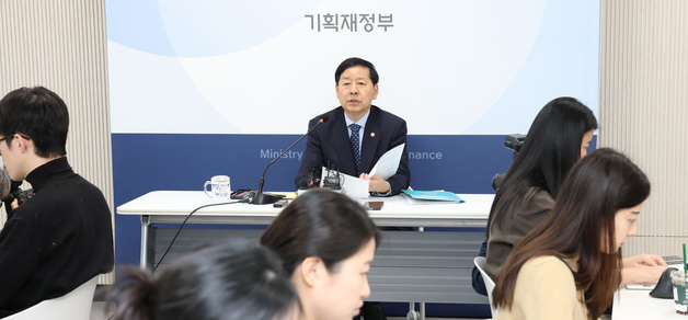 출입기자단 간담회 발언하는 구윤철 경제부총리