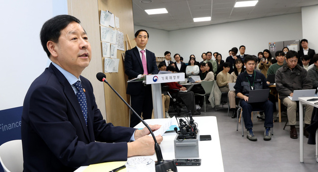 출입기자단 간담회 발언하는 구윤철 경제부총리