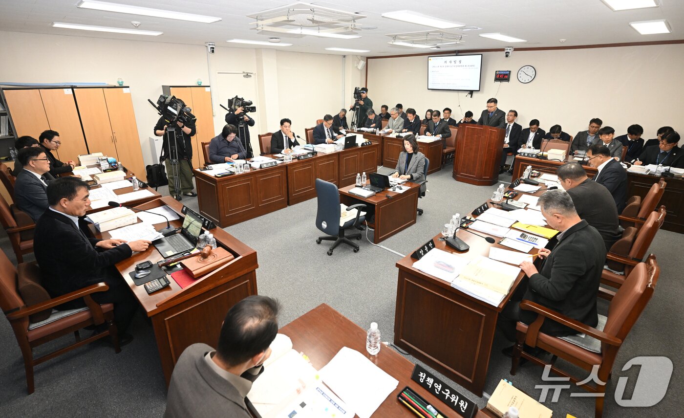 본문 이미지 - 19일 제주특별자치도의회 농수축경제위원회 새해 예산안 심사 현장.(제주특별자치도의회 제공, 재판매 및 DB 금지)