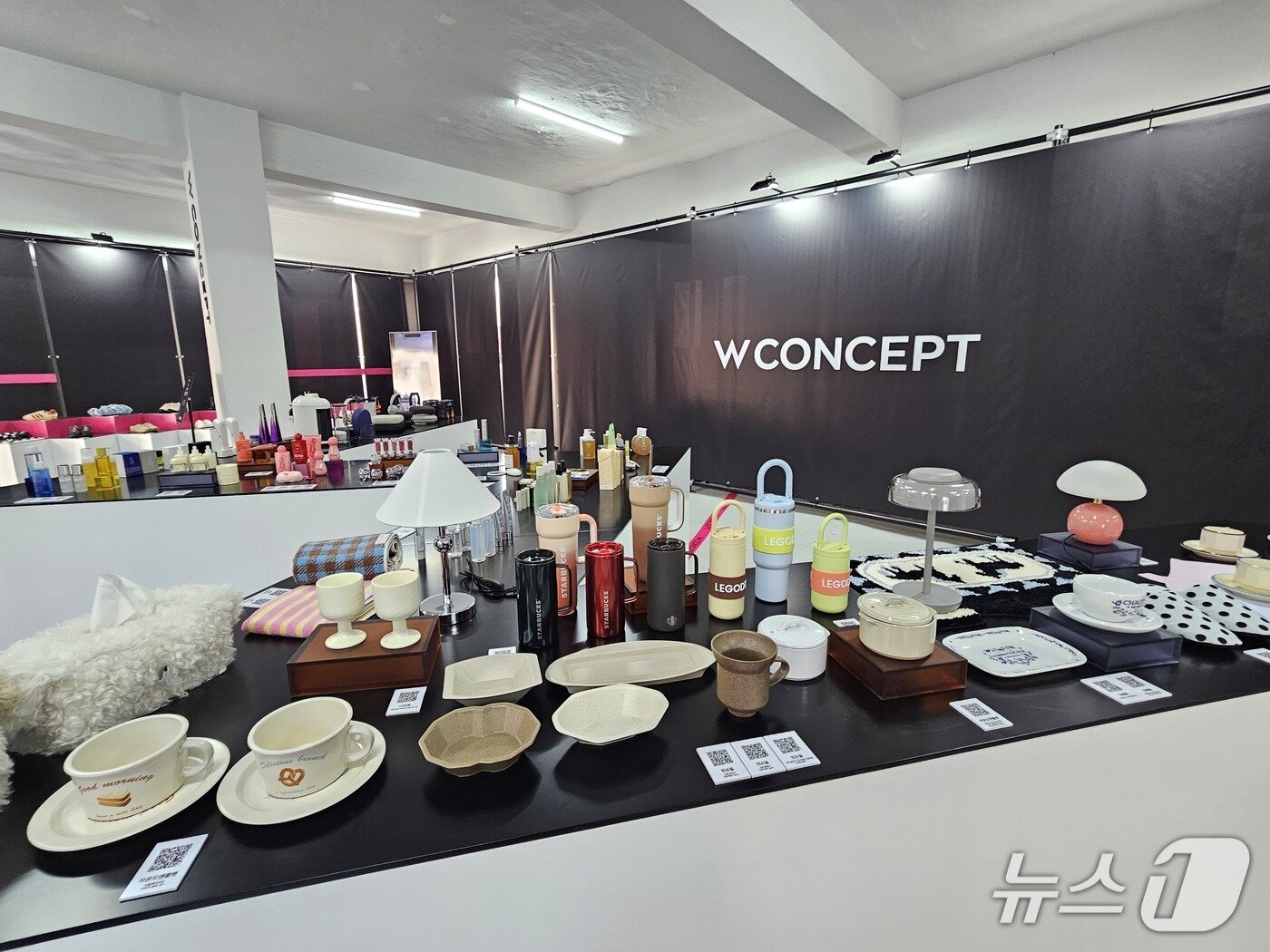 본문 이미지 - W컨셉은 19~23일 서울 성수동 스페이스S50에서 거대 옷장을 테마로 한 '더블유클로젯'(W Closet)을 연다.ⓒ 뉴스1/김진희 기자.