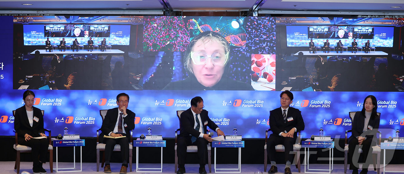 (서울=뉴스1) 김진환 기자 = 이리나 콘보이 제너레이션랩 최고과학책임자가 19일 오후 서울 중구 소공동 롯데호텔 사파이어볼룸에서 열린 '뉴스1 글로벌바이오포럼(GBF) 2025’ …