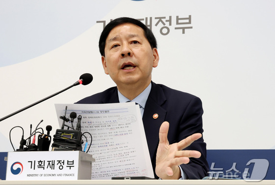 구윤철 "AI·반도체 등 대규모 투자 위해 금산분리 완화 논의 가능"