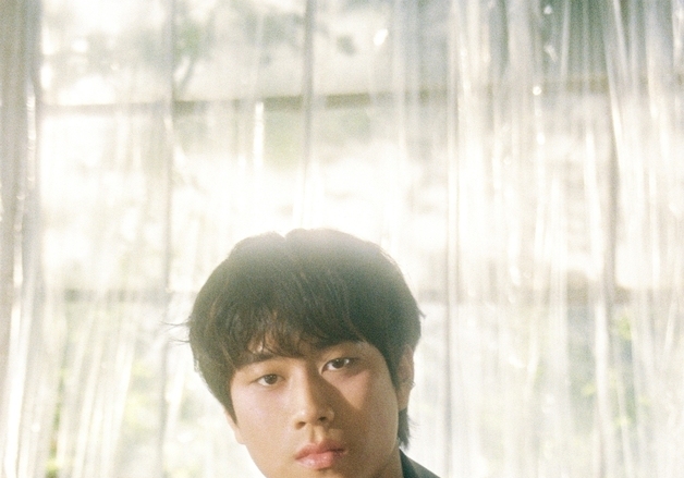 이무진, 멜론 10억 스트리밍 달성…음원 강자 입증