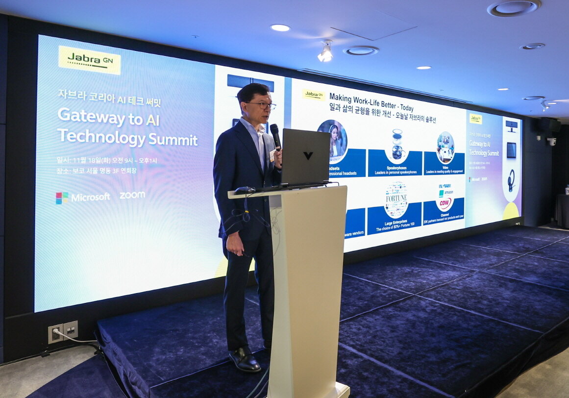 본문 이미지 - 발표 중인 크리스토퍼 탄(Christopher Tan) 글로벌 마케팅 엔터프라이즈 시니어 디렉터 / 사진=자브라 제공