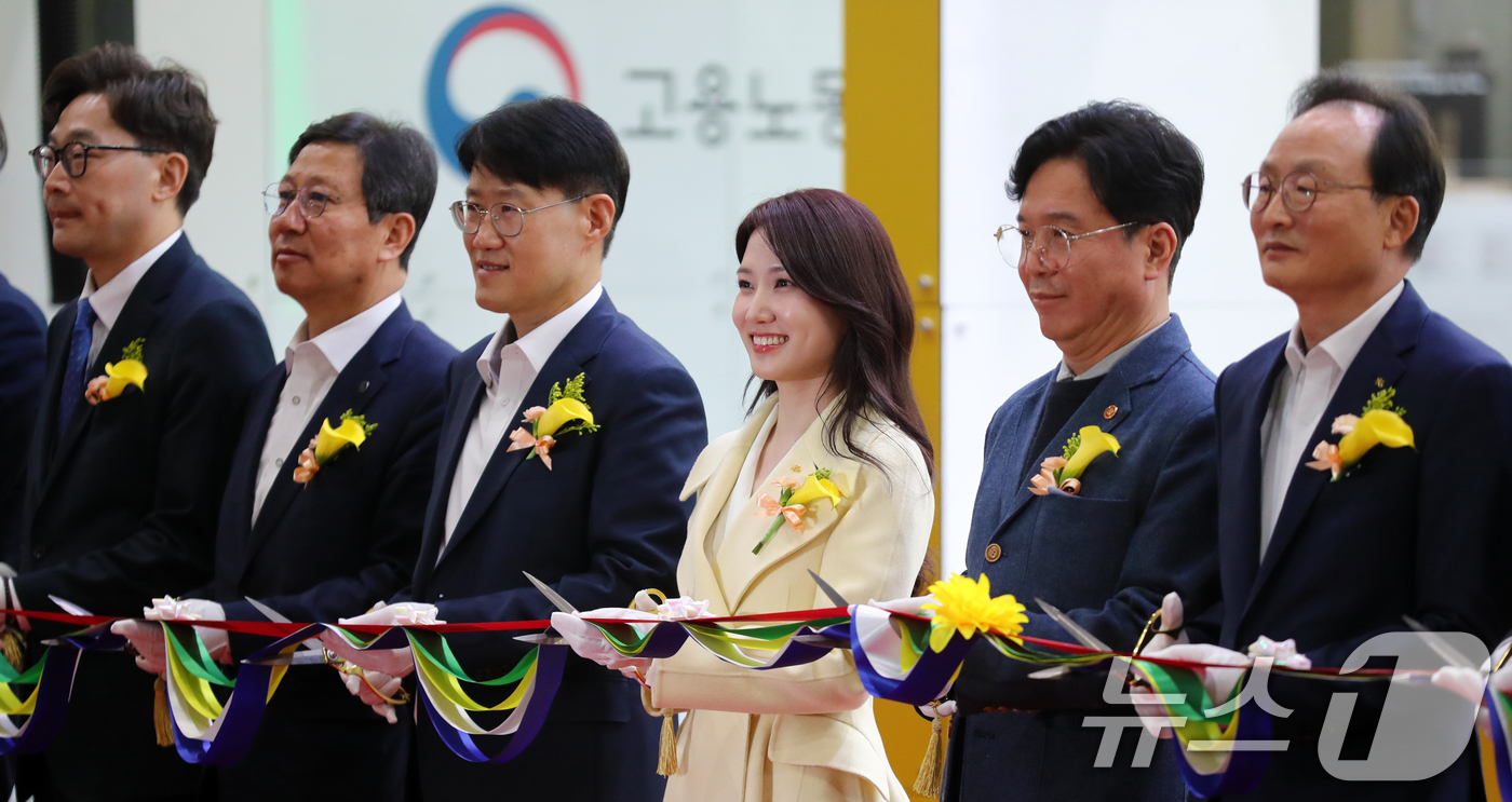 (대전=뉴스1) 김기태 기자 = 19일 대전컨벤션센터에서 고용노동부와 KB국민은행, 대전시 공동 주최로 열린 '고용노동부와 함께하는 청년의 내일(My Job), 2025 KB굿잡 …