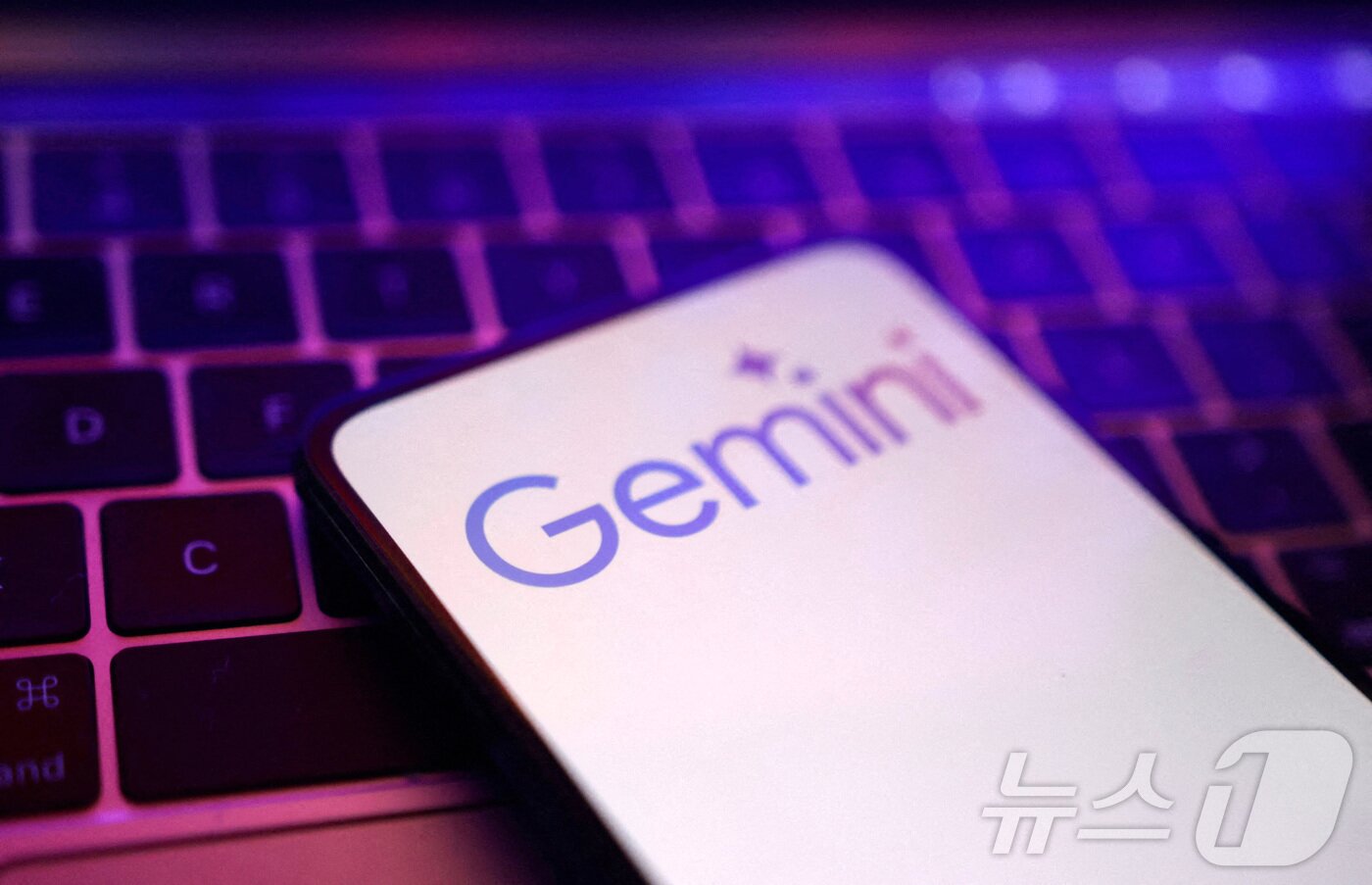 본문 이미지 - FILE PHOTO: Illustration shows Gemini logo ⓒ 로이터=뉴스1